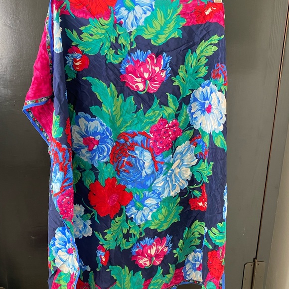 %100 silk scarf with floral print - Picture 1 of 4